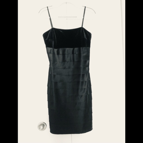 Alex Evenings Tiered Velvet Dress Sz 10P Straps Chic Formal Pencil Small Black - Picture 10 of 12